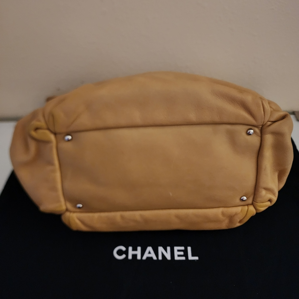 CHANEL Beige Lambskin - Picture 13 of 16
